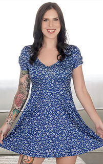 Nikki Zee