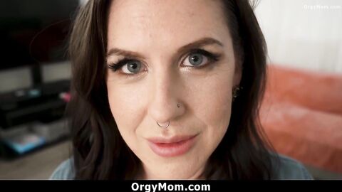 Stepson a Man Who Always Felt a Warm Sensation on His Cock, Cheers Stepmom up By Complimenting Her Body - Milf Porn